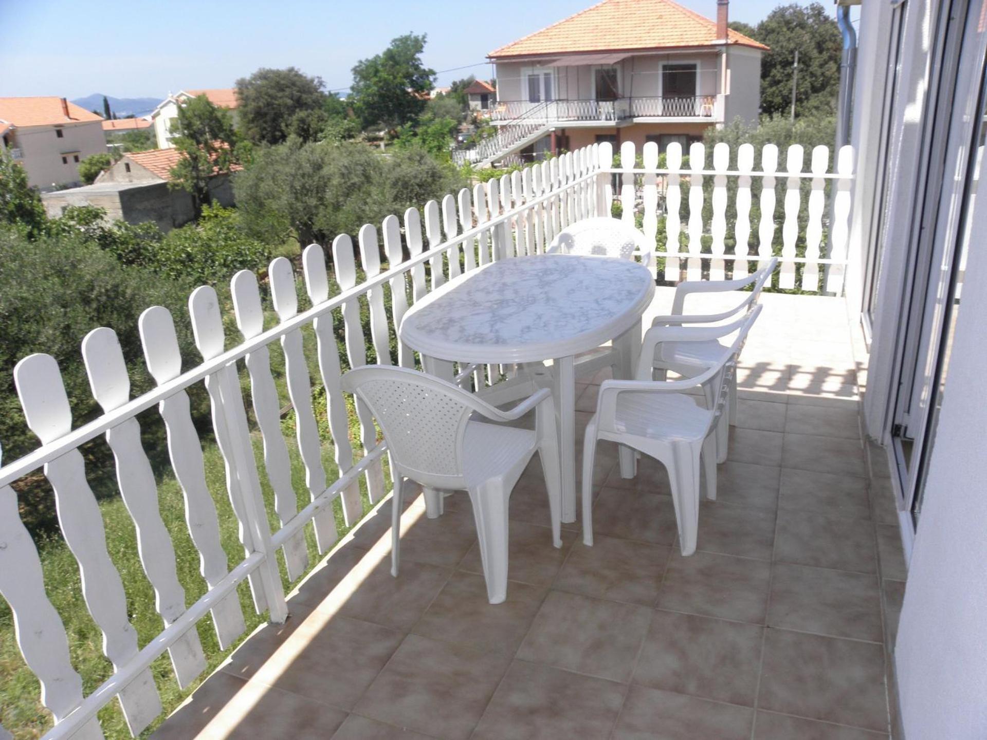 Apartments Zvone - 100 M From Sea Bibinje Bagian luar foto