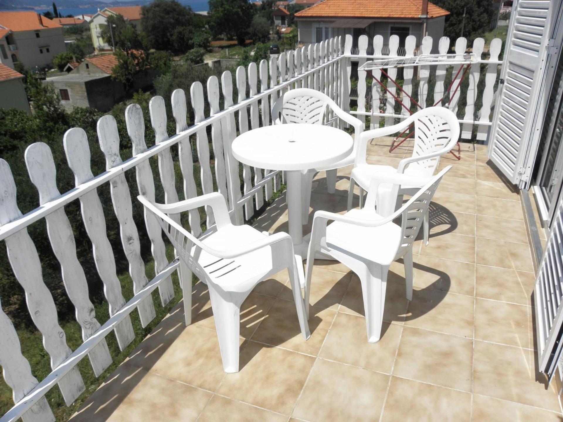 Apartments Zvone - 100 M From Sea Bibinje Bagian luar foto